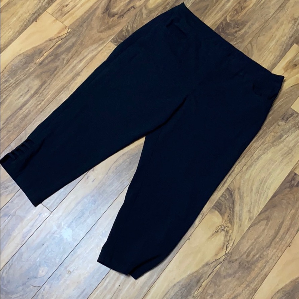 Slim-Station Capris with Cut-Put designs on ankle